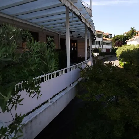 Portofino App 2 *